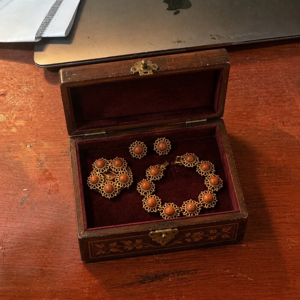 The Victorian Romance – Sarah Coventry Parure Vintage “Eyre”